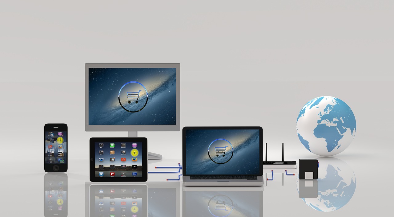 Responsive Shopdesign 4 verschiedene Geräte%3A Smartphone links, rechts daneben Desktop und Tablet, dann rechts Notebook